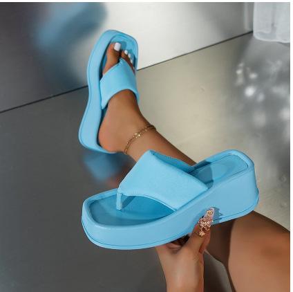 Thick-soled Square Flip-flops